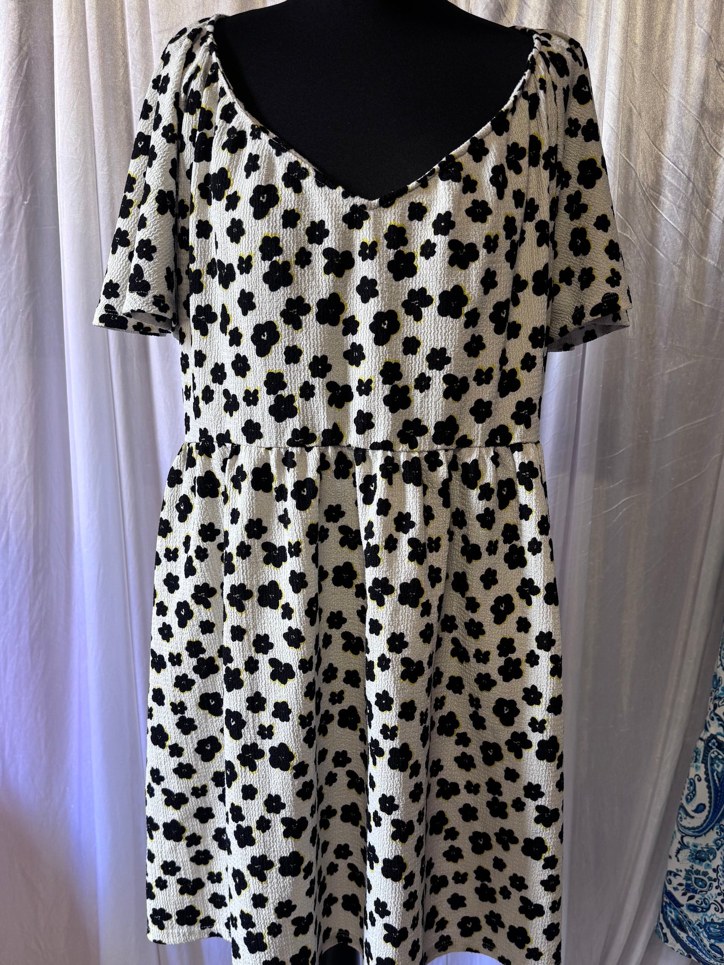 Primark Black & White Floral Skater Dress – Size 18