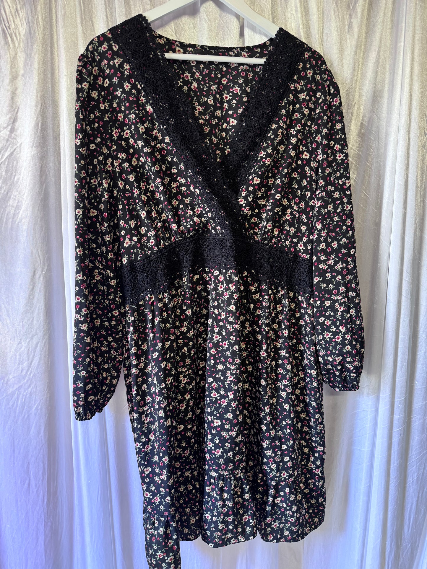 SHEIN Black Ditsy Floral Lace Trim Dress – Size 3XL