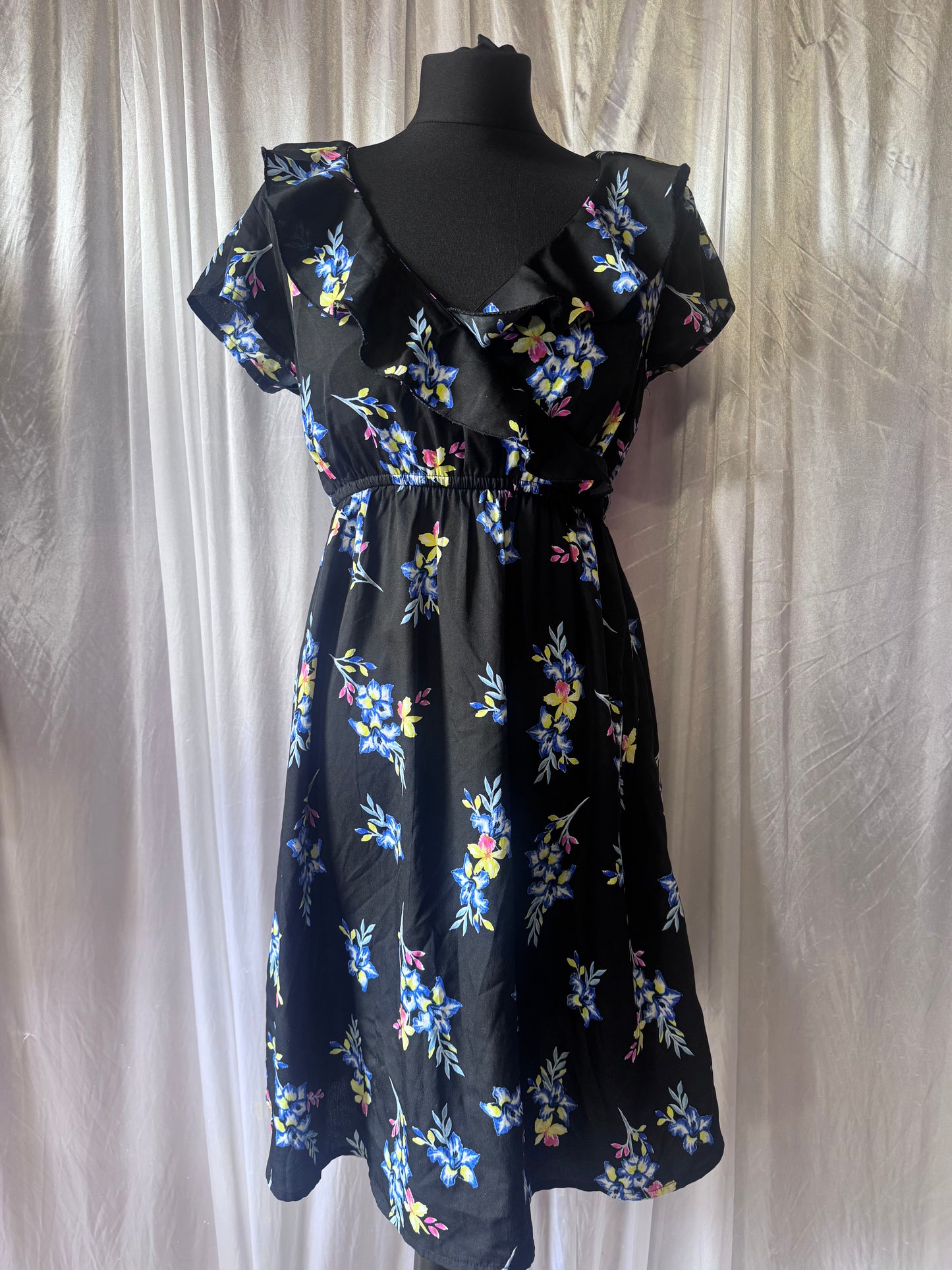 New Look Maternity Black Floral Ruffle Dress – Size 10