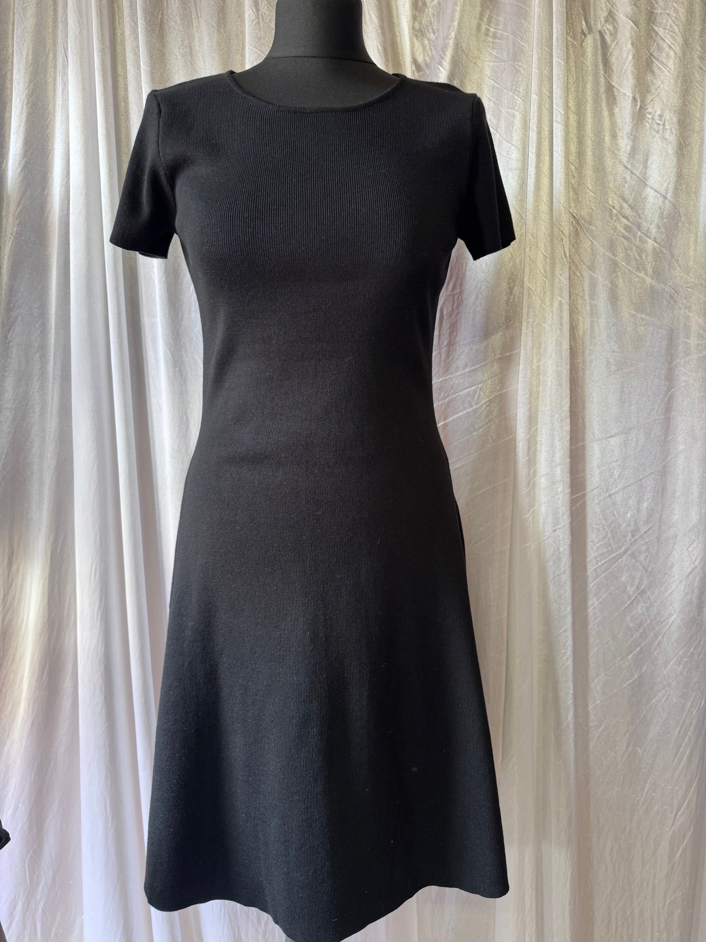 In The Style Black Knitted Skater Dress – Size 14/16