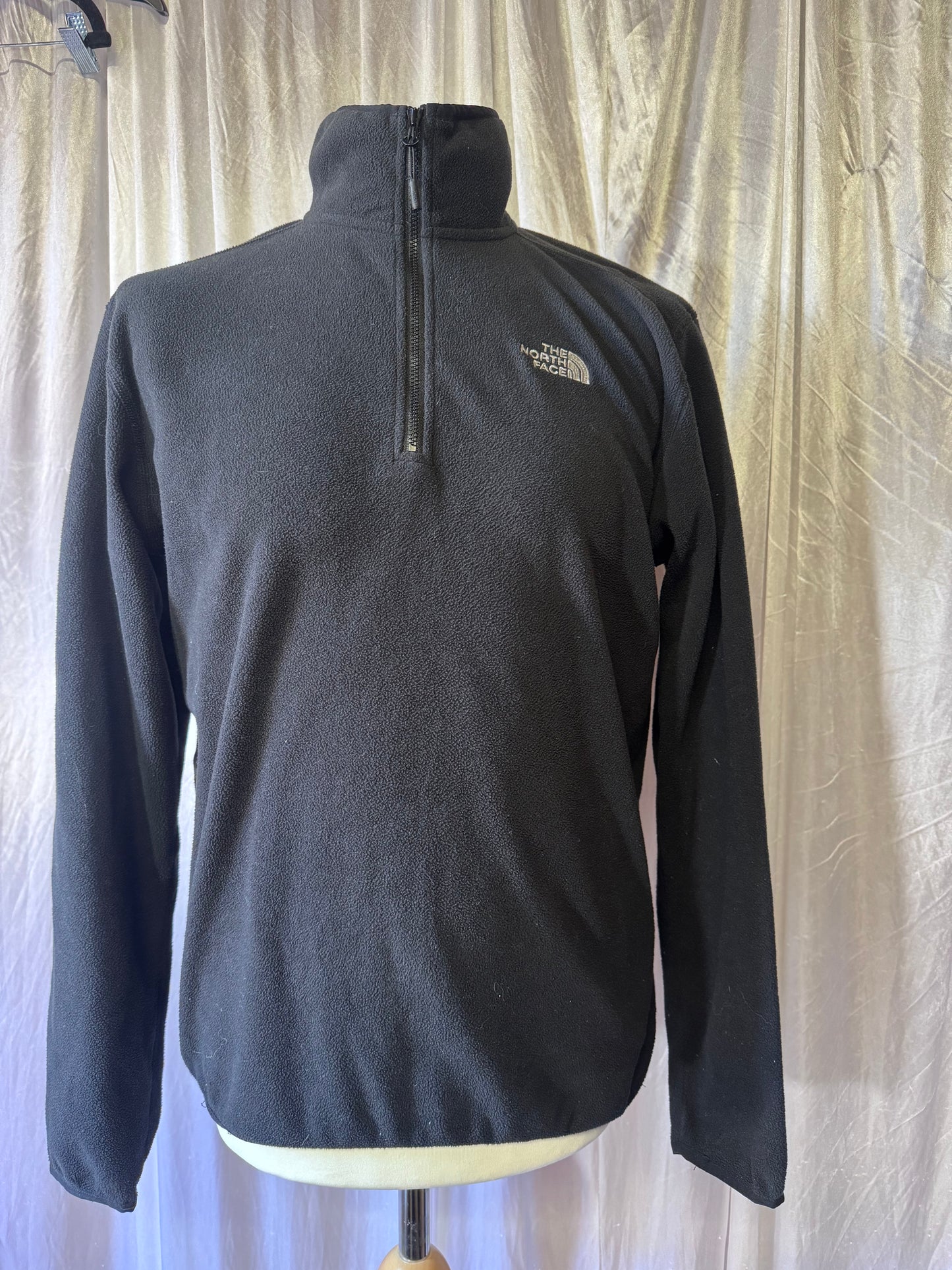The North Face Black 1/4 Zip Fleece – Men’s Medium